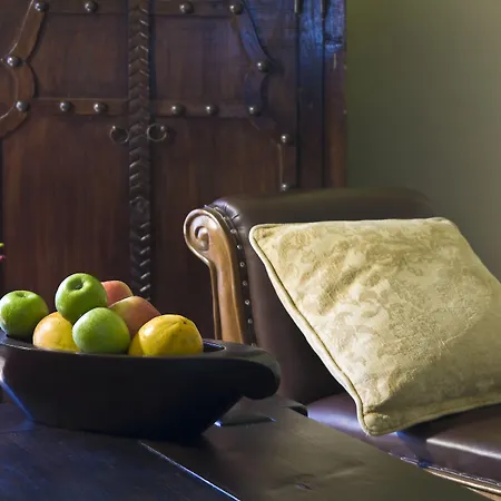 리젠시 컨트리 클럽, 아파트먼트 스위트 호텔