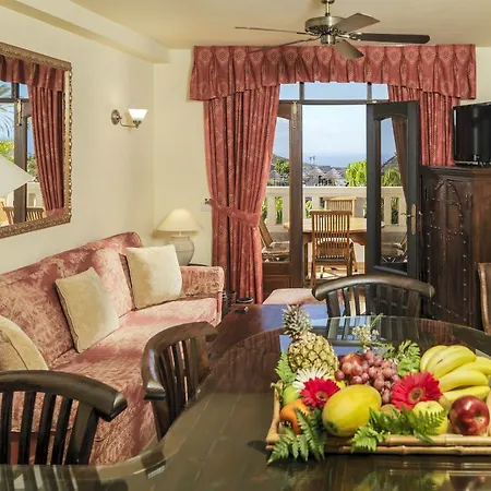 리젠시 컨트리 클럽, 아파트먼트 스위트 호텔 플라야데라스아메리카스