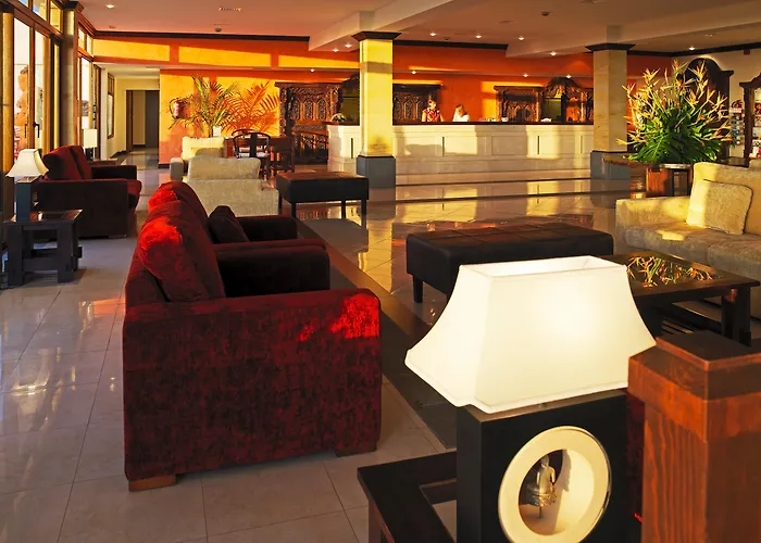 Regency Country Club, Hotel