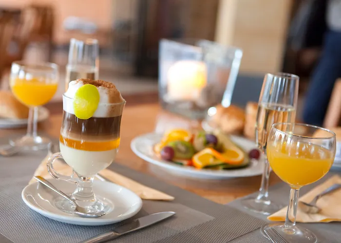 Regency Country Club, Hotel