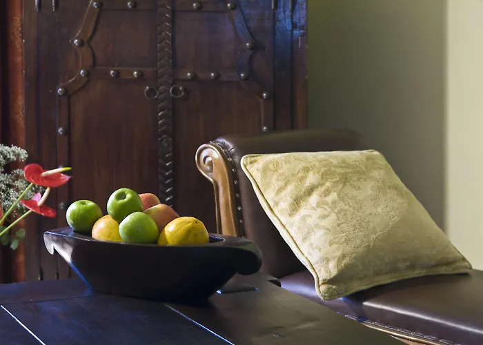 Regency Country Club, Hotel