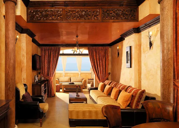 Regency Country Club, Hotel