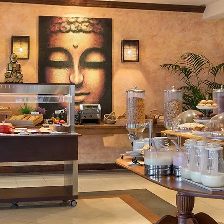 מלון Regency Country Club,