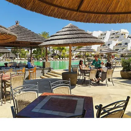 Regency Country Club, מלון 3*