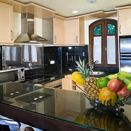 Отель Regency Country Club,