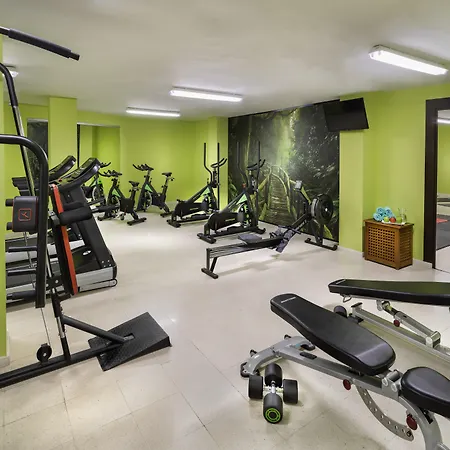 מלון Regency Country Club, 3*