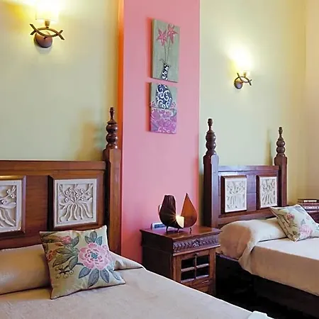 מלון Regency Country Club, 3*