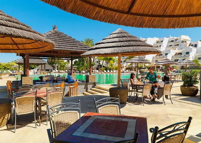 Regency Country Club, Hotel