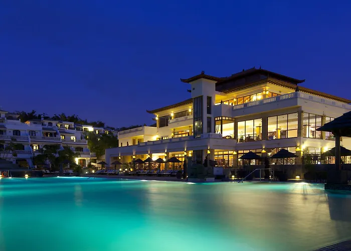 Regency Country Club, Hotel