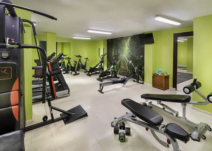 Отель Regency Country Club, 3*