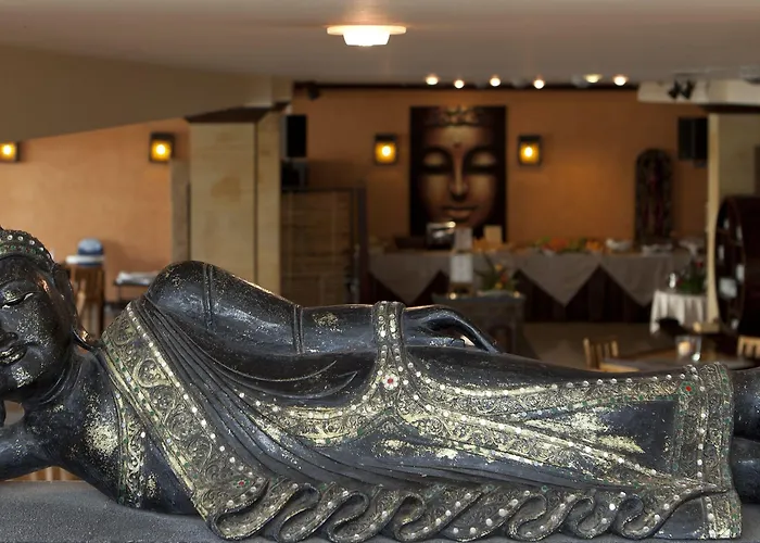 Отель Regency Country Club, 3*